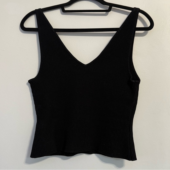 Babaton Ribbed V-Neck Top - Picture 2 of 3